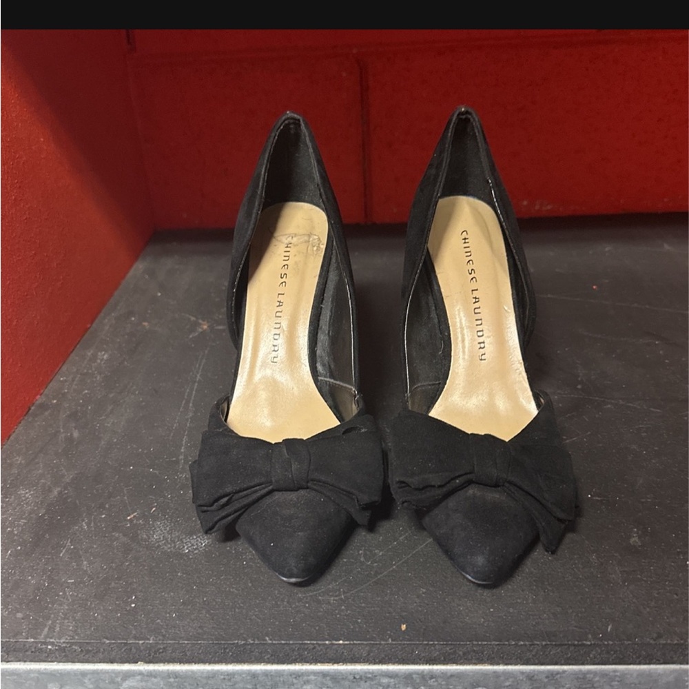Bow heels